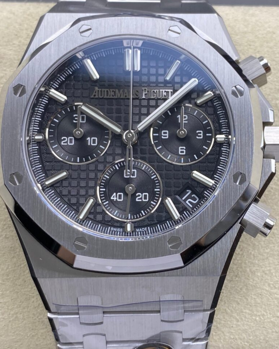 Royal Oak Black 26240ST.OO.1320ST.06 – Homage Edition